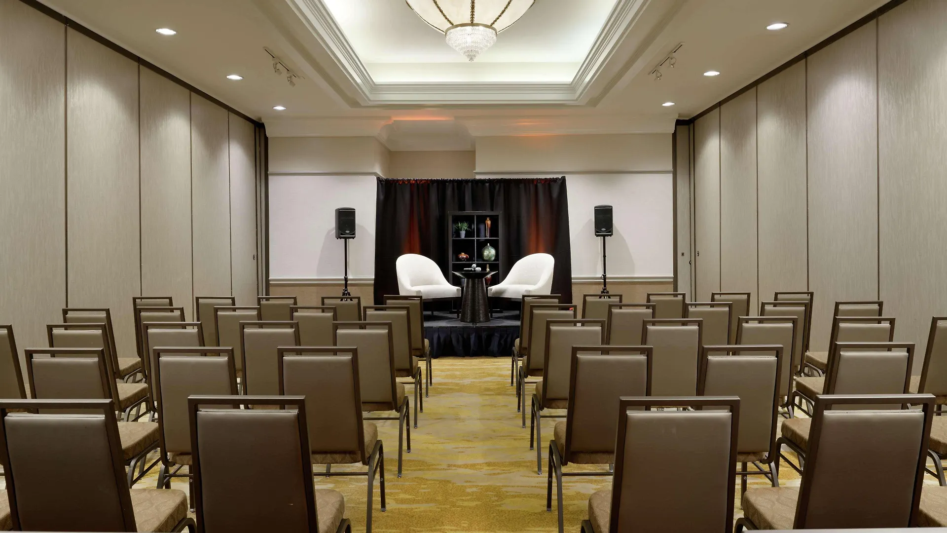 Doubletree Suites By Hilton Phoenix Hotel