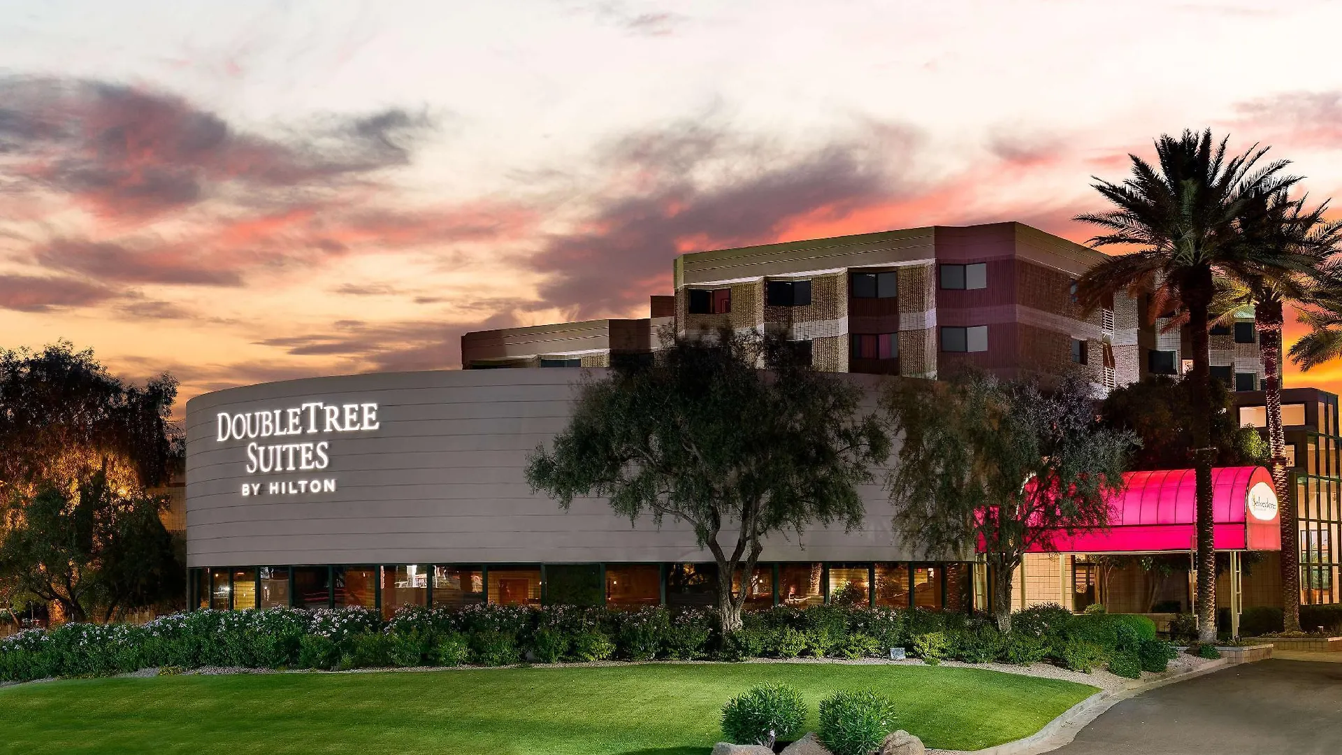 Doubletree Suites By Hilton Phoenix Hotel