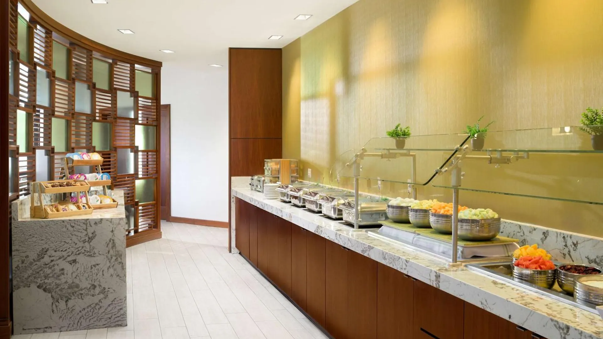 Doubletree Suites By Hilton Phoenix Hotel
