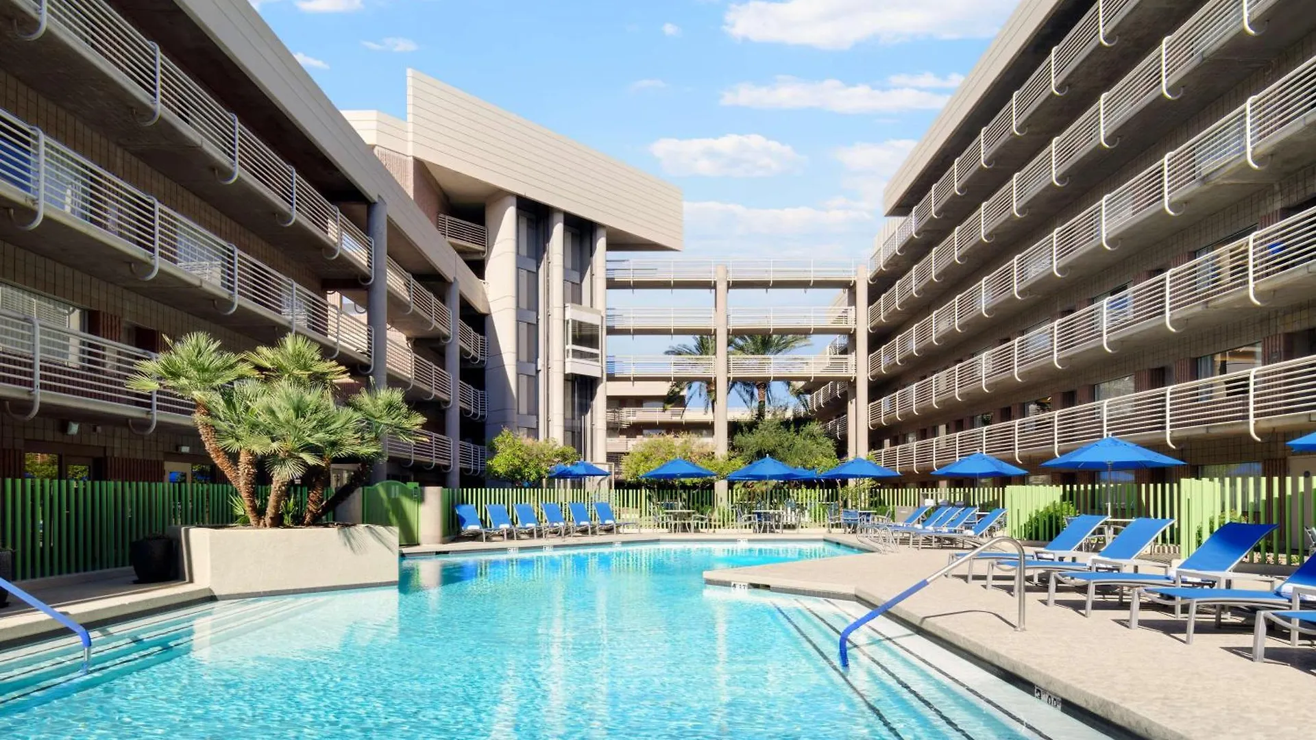 Doubletree Suites By Hilton Phoenix 4*,  United States
