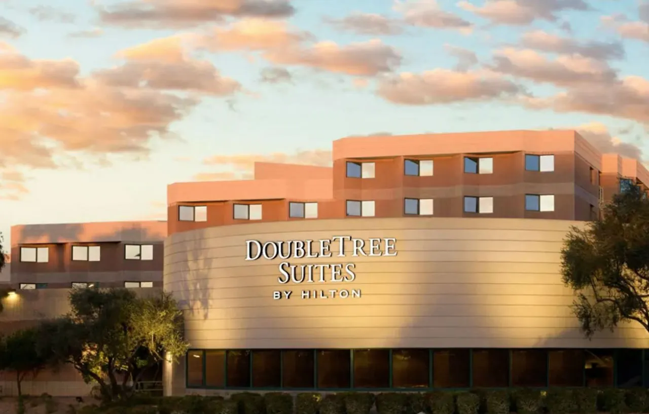 Doubletree Suites By Hilton Phoenix