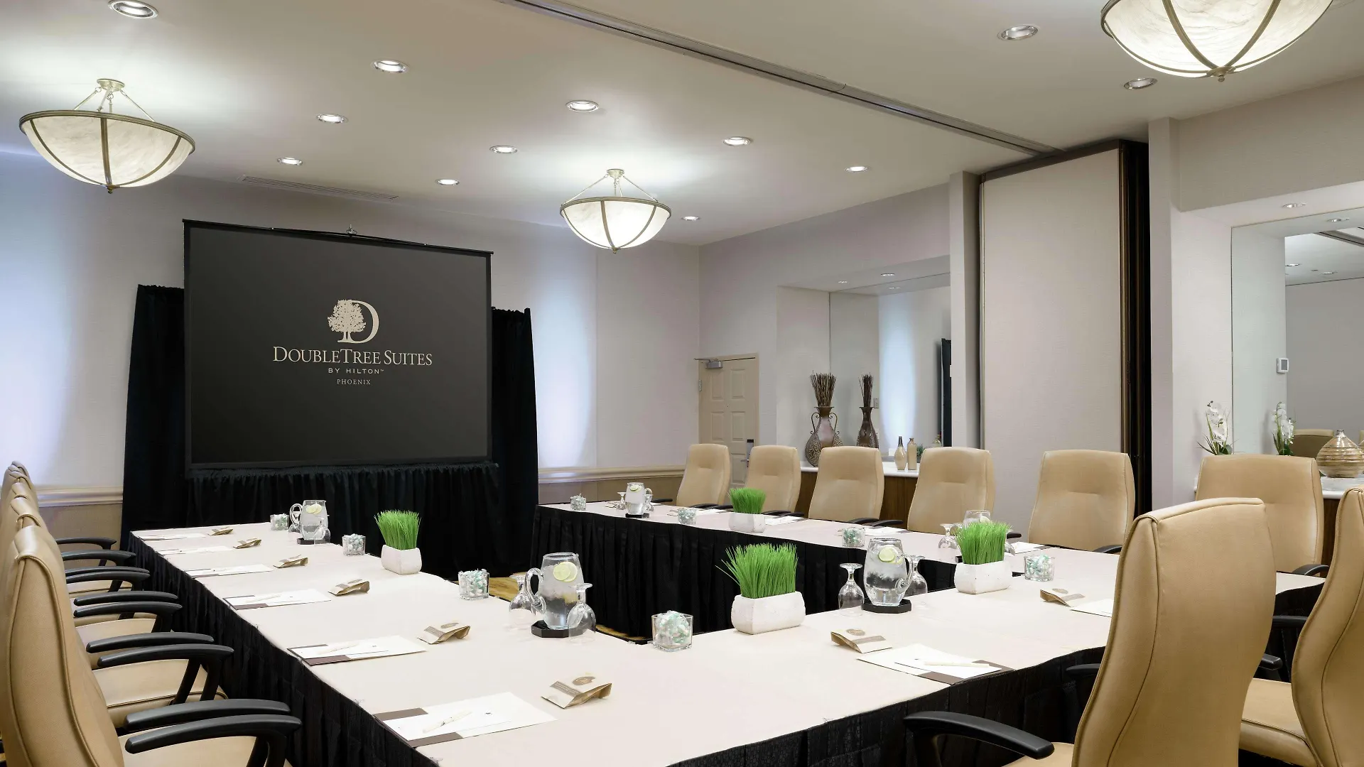 Doubletree Suites By Hilton פיניקס 4*,