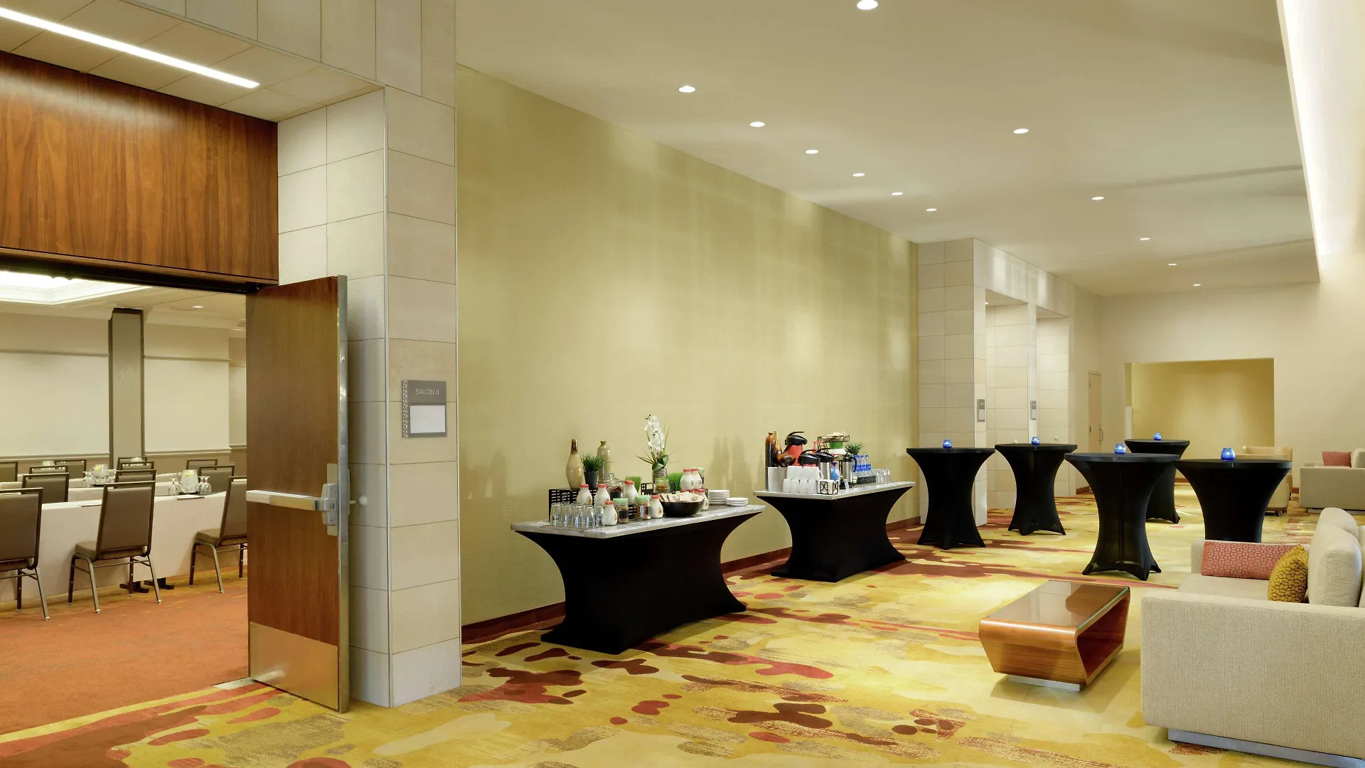 מלון Doubletree Suites By Hilton פיניקס